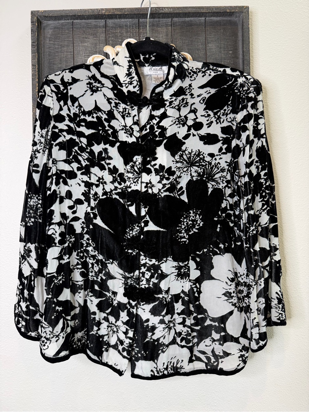 Vintage 100% Silk Burnout Velvet Anis A. Black & White Floral Mandarin Collar